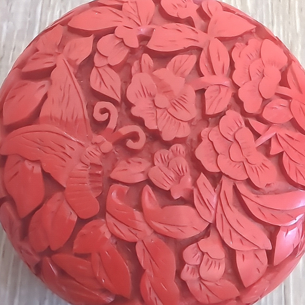 Vintage Chinese Cinnabar Carved Trinket Pill Box